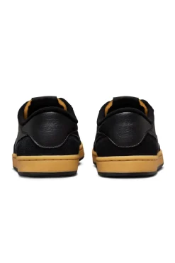 Buty Nike SB FC Classic